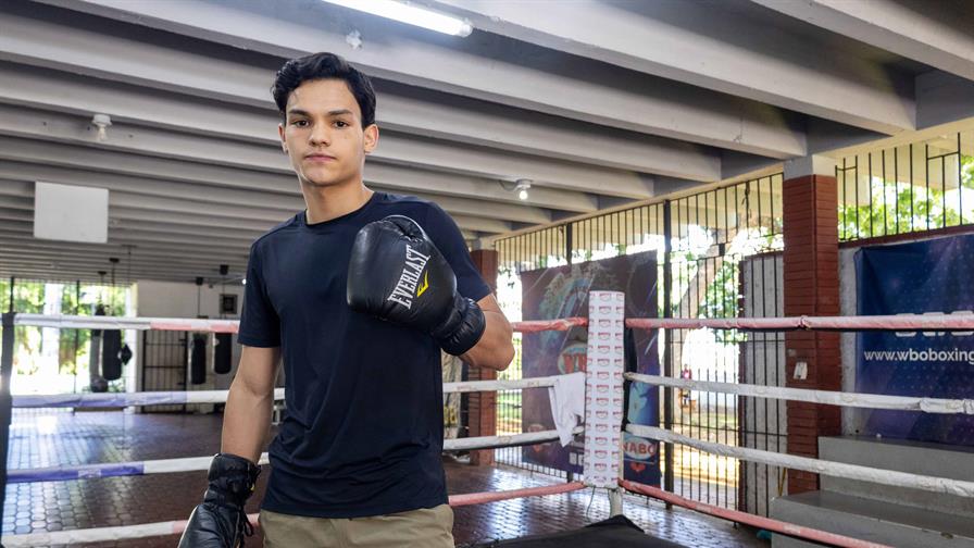 &acute;&acute;Se puede tenerlo todo y querer m&aacute;s&acute;&acute;: Sebasti&aacute;n Menc&iacute;a rompe el molde del boxeador dominicano