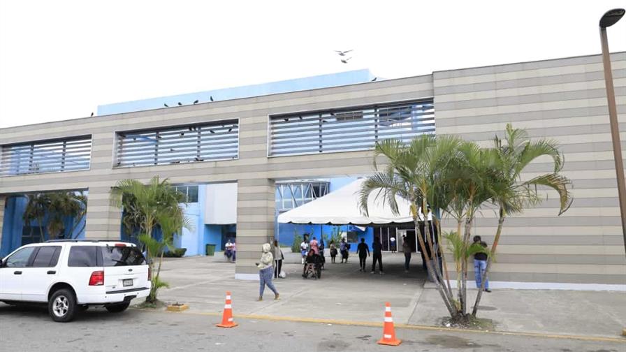 Mujer permanece en estado cr&iacute;tico tras balacera en Villa Duarte