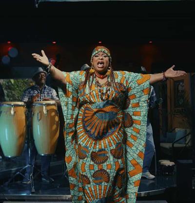 Leslie Rous rinde homenaje a Celia Cruz