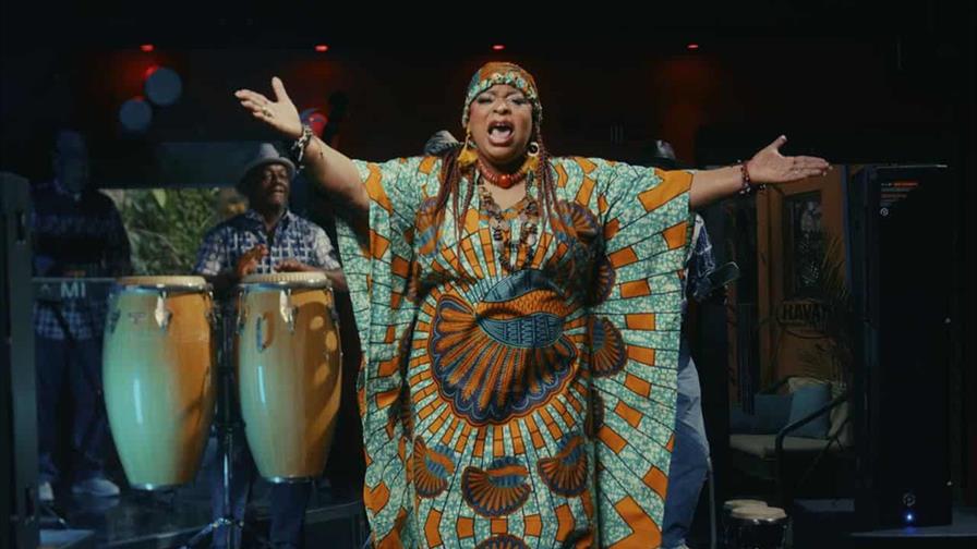 Leslie Rous rinde homenaje a Celia Cruz