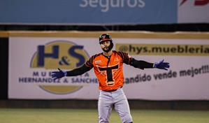 Castillo y Celestino encabezan con siete empujadas la victoria de Toros 10-3 sobre Gigantes