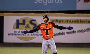 Castillo y Celestino encabezan con siete empujadas la victoria de Toros 10-3 sobre Gigantes