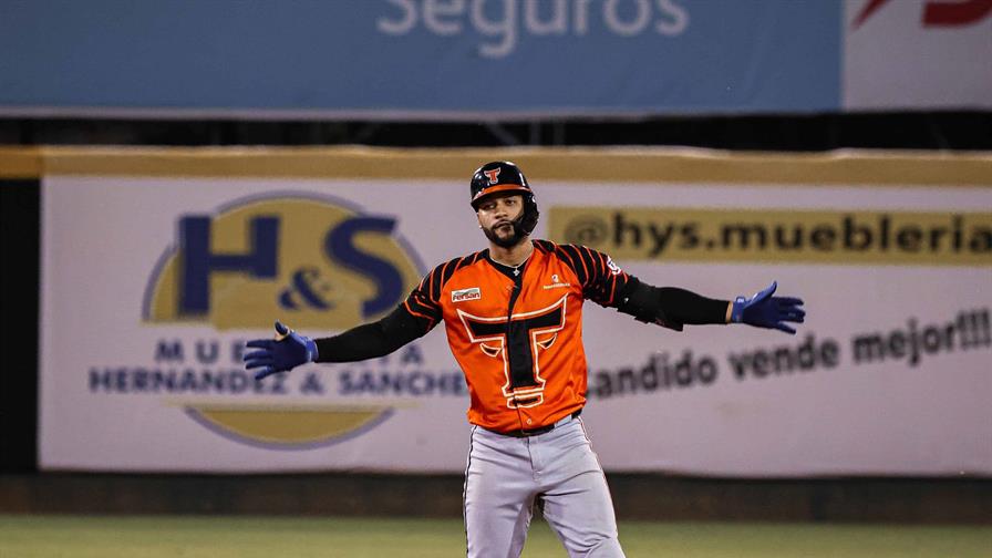 Castillo y Celestino encabezan con siete empujadas la victoria de Toros 10-3 sobre Gigantes