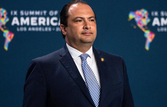 Director de Miss Universo deja el cargo en medio de denuncias contra dueños de la empresa