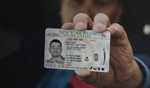 EE. UU. amenaza con quitar fondos a Nueva York por dar licencias comerciales a no ciudadanos