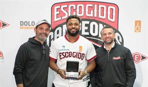 Junior Caminero recibe junto a sus compañeros, los anillos del campeonato 2024-25