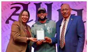 Looch Bodega recibe reconocimiento por su labor artística y comunitaria en Canadá