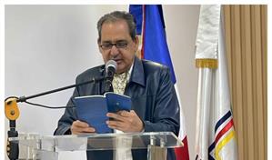 Pastor De Moya presenta su poemario "Álgebra de peces" en la Universidad del Caribe