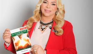 Dilcia Guzmán pone a circular el libro "El placer de dar"