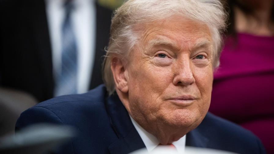 Trump ordena bloqueo total a los petroleros sancionados que entren y salgan de Venezuela