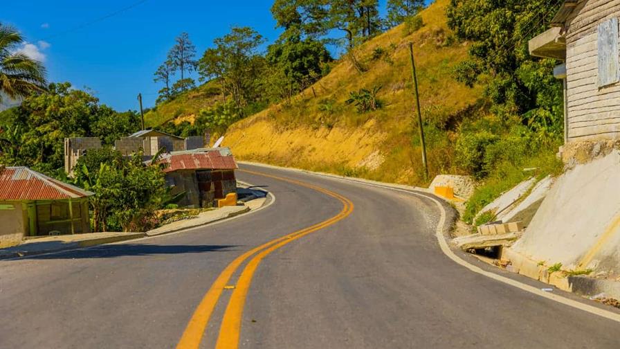 Abinader inaugura carretera El Cercado–Hondo Valle tras más de 30 años de espera Abinader inaugura carretera El Cercado–Hondo Valle tras más de 30 años de espera