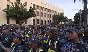 Policía llena de seguridad el Palacio de Justicia ante conocimiento de coerción del caso Senasa