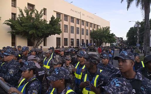 Polic&iacute;a llena de seguridad el Palacio de Justicia ante conocimiento de coerci&oacute;n del caso Senasa