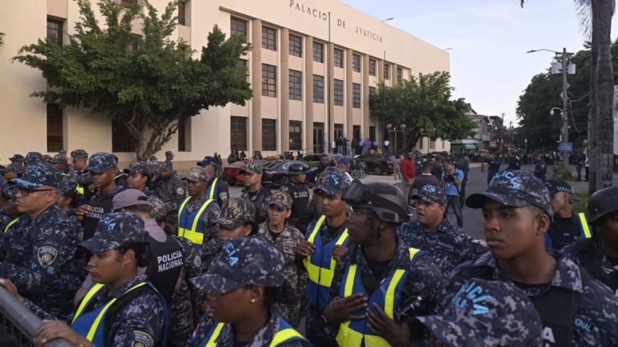 Policía llena de seguridad el Palacio de Justicia ante conocimiento de coerción del caso Senasa Policía llena de seguridad el Palacio de Justicia ante conocimiento de coerción del caso Senasa