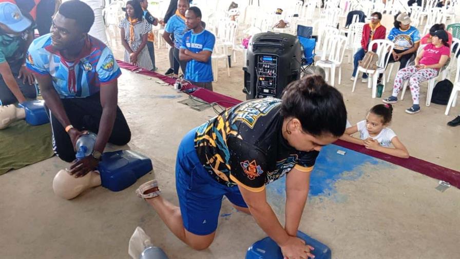 Defensa Civil capacita voluntarios en primeros auxilios por operativo navideño en Santiago Defensa Civil capacita voluntarios en primeros auxilios por operativo navideño en Santiago