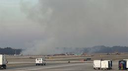 Incidente de avi&oacute;n causa incendio en aeropuerto de Washington