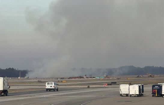 Incidente de avi&oacute;n causa incendio en aeropuerto de Washington
