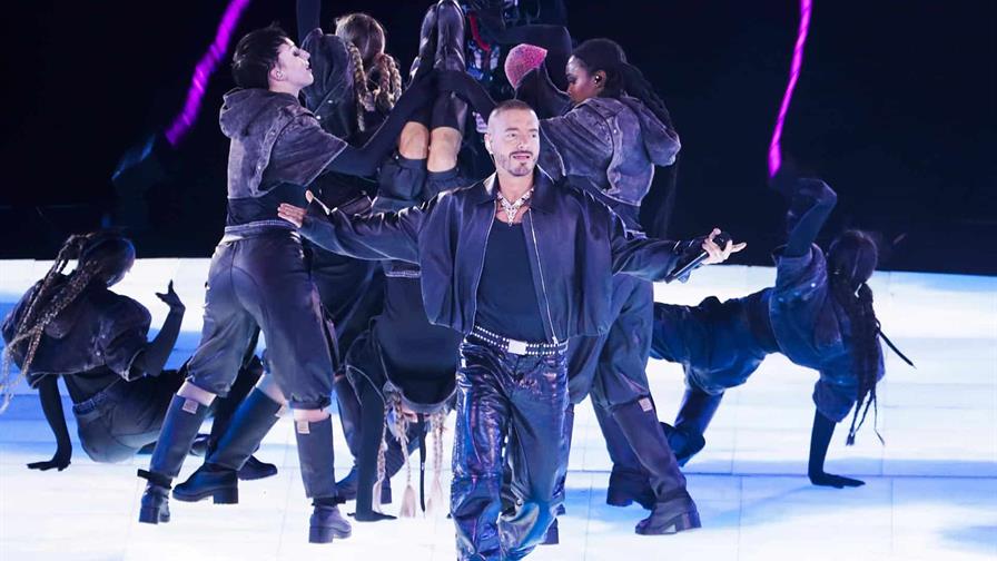 J Balvin celebra a Colombia en concierto de cinco horas, invita a Ed Sheeran J Balvin celebra a Colombia en concierto de cinco horas, invita a Ed Sheeran