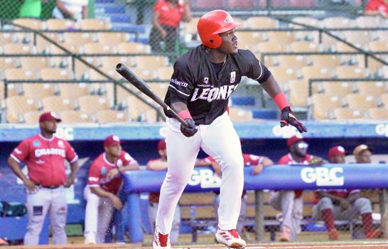 Video | H&eacute;ctor Rodr&iacute;guez conecta dos triples y los Leones escalan al cuarto puesto