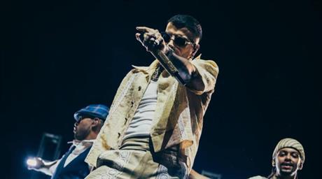 Rauw Alejandro llena de ritmo caribe&ntilde;o el parque Eugenio Mar&iacute;a de Hostos