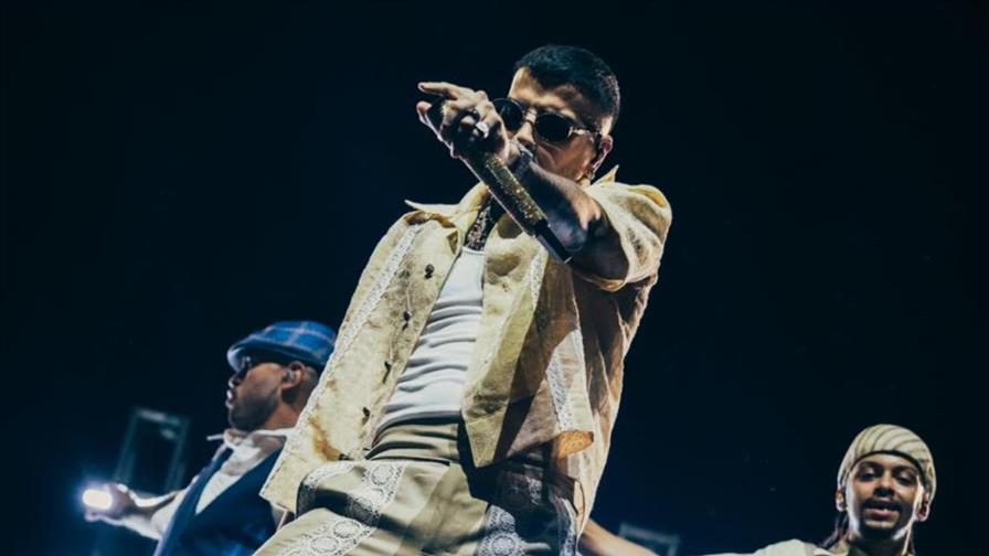 Rauw Alejandro llena de ritmo caribeño el parque Eugenio María de Hostos Rauw Alejandro llena de ritmo caribeño el parque Eugenio María de Hostos