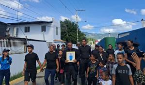 Familiares de adolescente muerto por compañero en Santiago realizan vigilia para exigir justicia