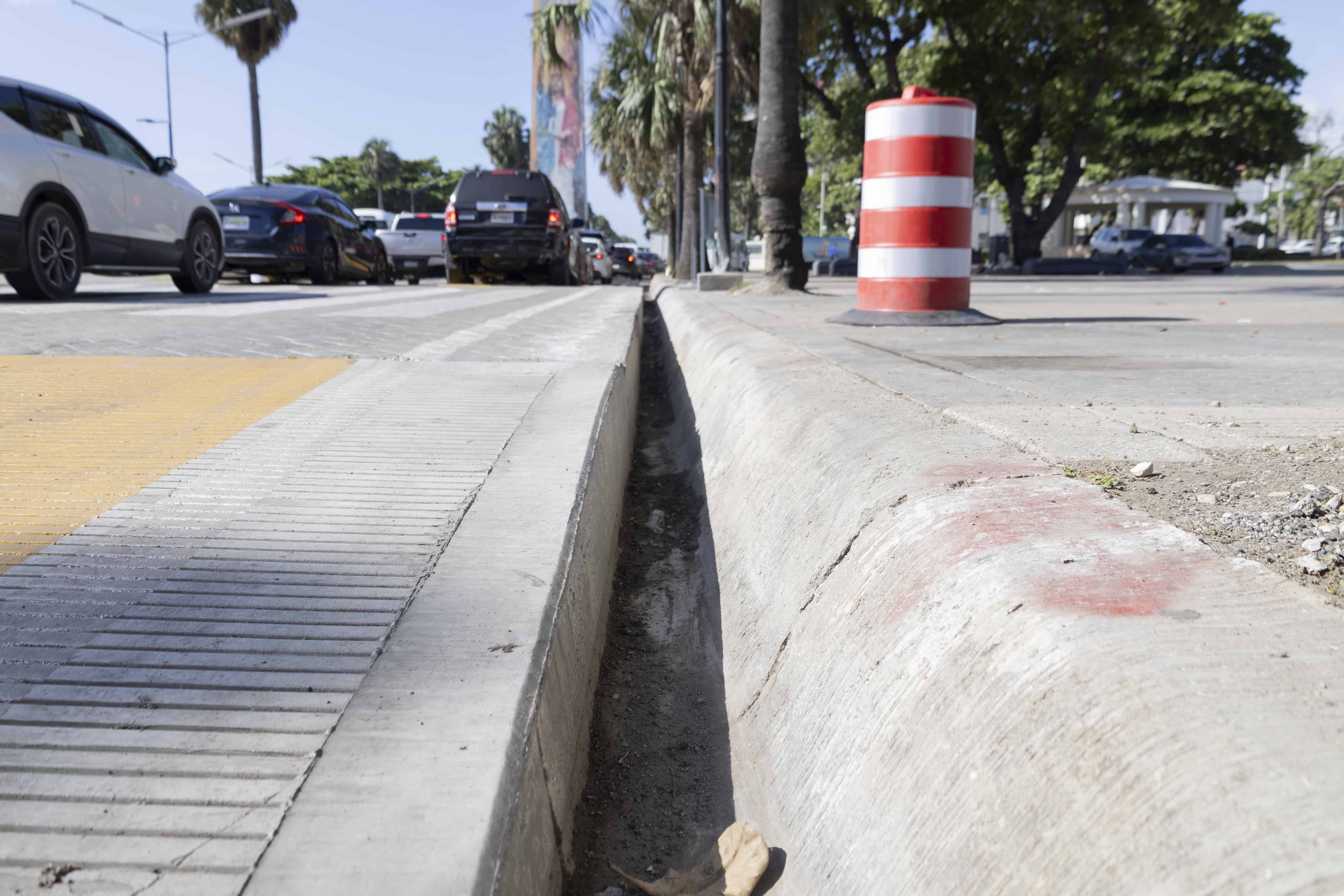 El tubo de cuatro pulgadas que fue colocado en el contén lo retiraron y ahora el agua fluye mejor.