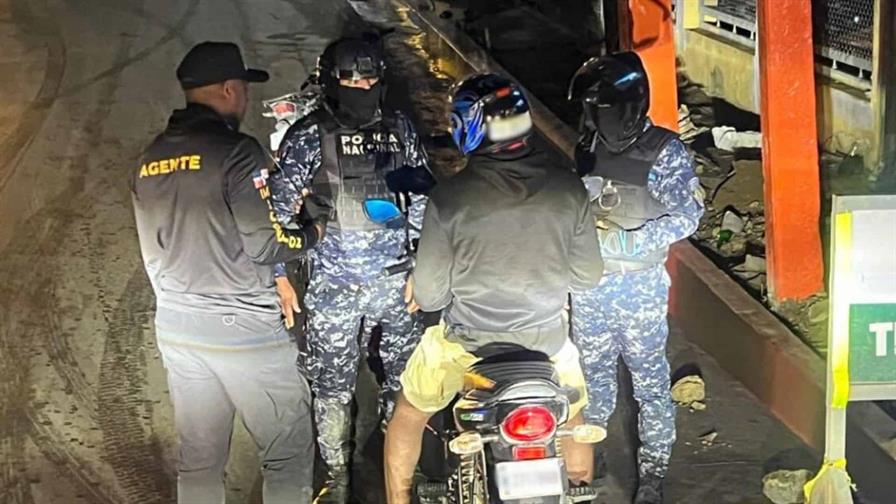 Migración detiene casi 2,000 extranjeros irregulares y deporta más de 2,600 el fin de semana Migración detiene casi 2,000 extranjeros irregulares y deporta más de 2,600 el fin de semana