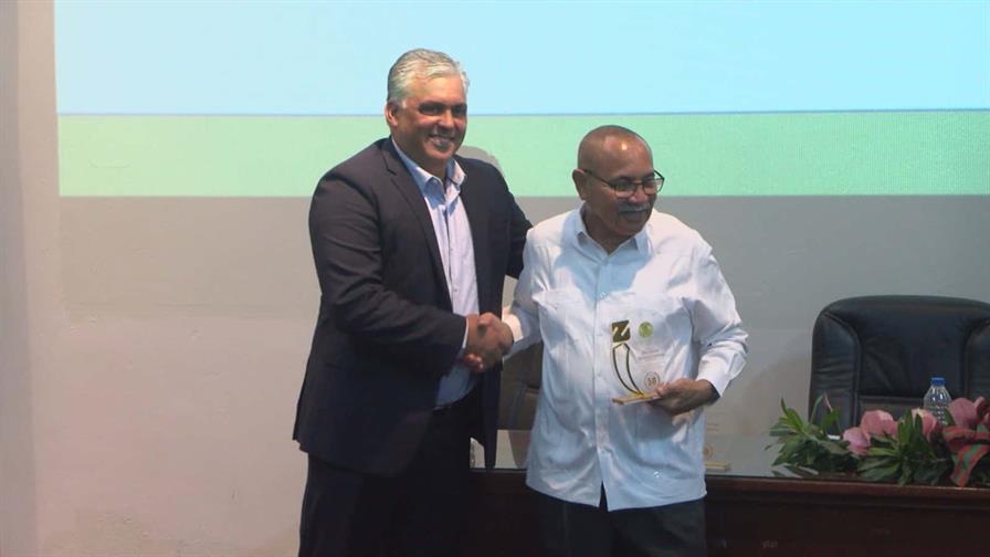 Reconocen trayectoria de profesionales formados en la Universidad Zamorano