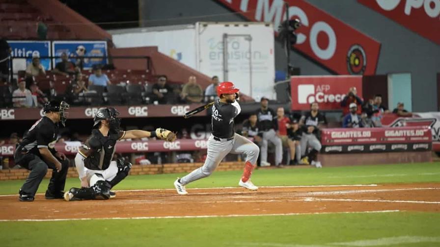 Leones regresan en la pizarra para vencer a los Gigantes y afianzarse en cuarto lugar Leones regresan en la pizarra para vencer a los Gigantes y afianzarse en cuarto lugar