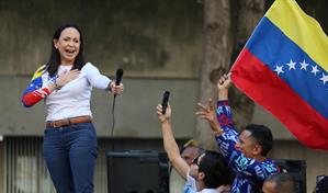 Mar&iacute;a Corina Machado se fractur&oacute; una v&eacute;rtebra en su viaje a Oslo, seg&uacute;n un medio noruego