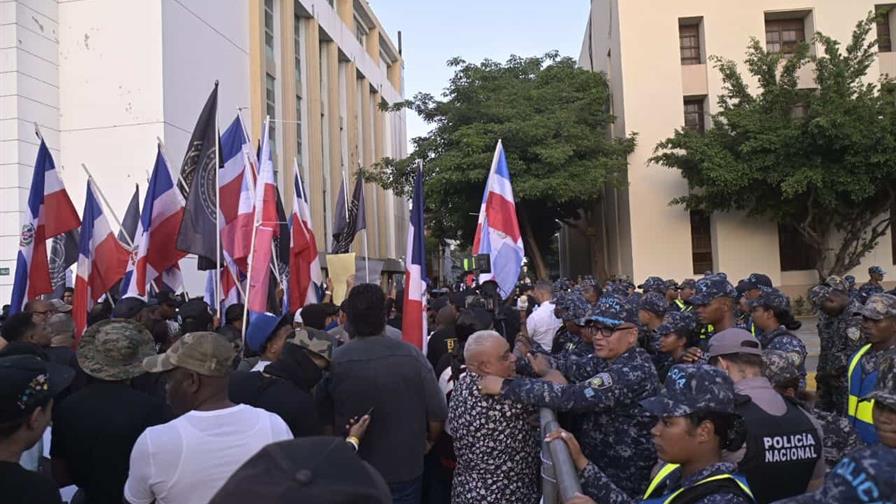 Protestan en el Palacio de Justicia pidiendo prisión para imputados en el caso Senasa