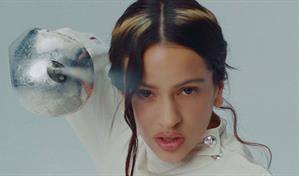 Rosalía sorprende con el lanzamiento del video de La perla