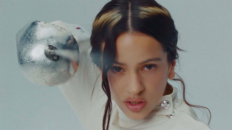 Rosalía sorprende con el lanzamiento del video de La perla Rosalía sorprende con el lanzamiento del video de La perla