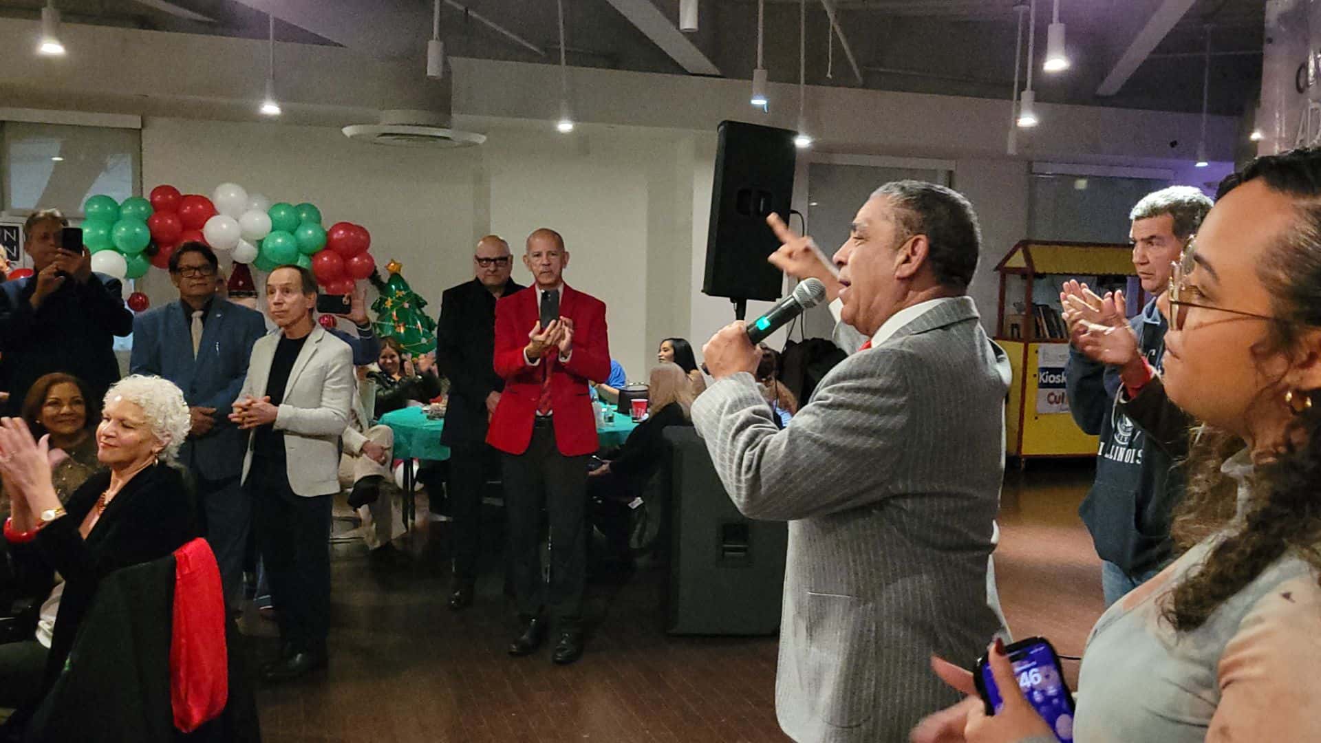 Adriano Espaillat, congresista, durante la fiesta navide&ntilde;a de la organizaci&oacute;n Dem&oacute;cratas por el Cambio del Norte de Manhattan
