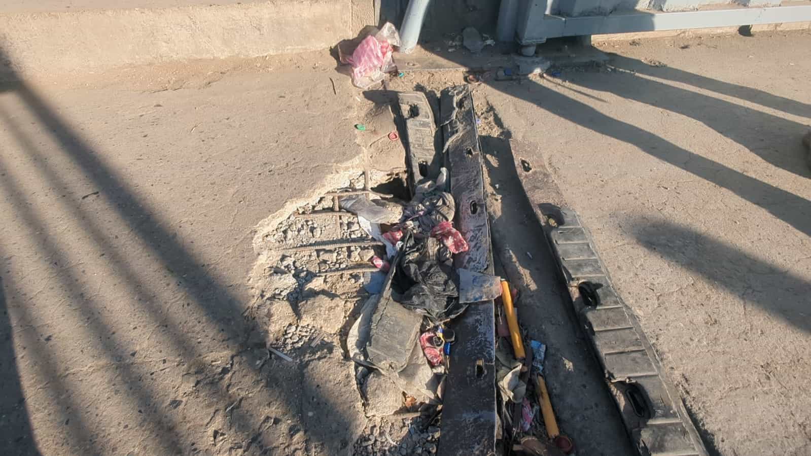 El paso constante de camiones pesados agrava el deterioro del puente fronterizo