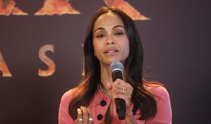 Zoe Salda&ntilde;a aclara su origen familiar y confirma que sus padres son dominicanos