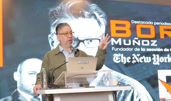 Periodista Boris Mu&ntilde;oz advierte sobre la p&eacute;rdida de criterio en el periodismo en la era digital