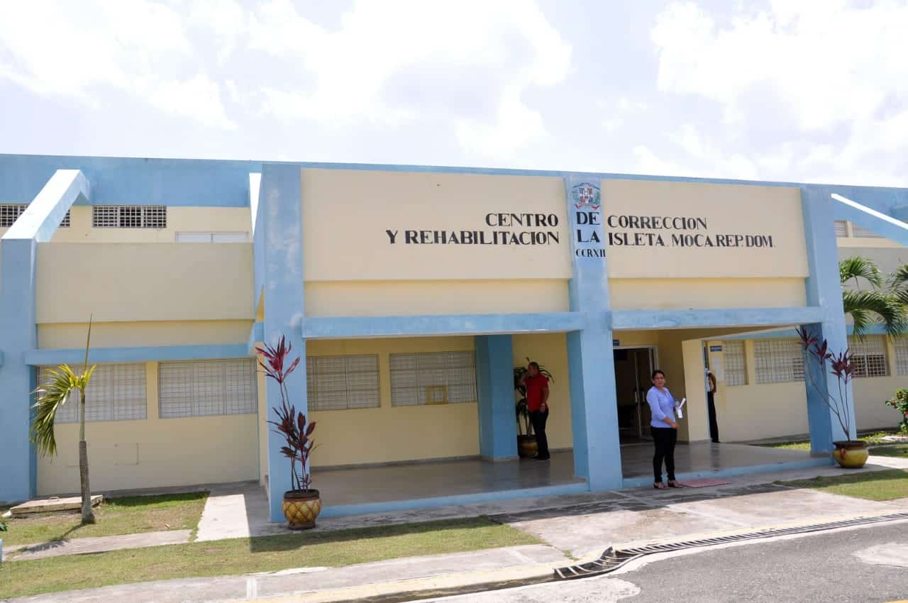 Dictan presentación periódica contra siete agentes penitenciarios por fuga de preso en Moca Dictan presentación periódica contra siete agentes penitenciarios por fuga de preso en Moca