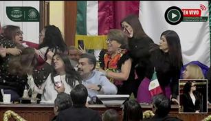 Diputadas se pelean a golpes y jalones de pelo en parlamento de Ciudad de M&eacute;xico