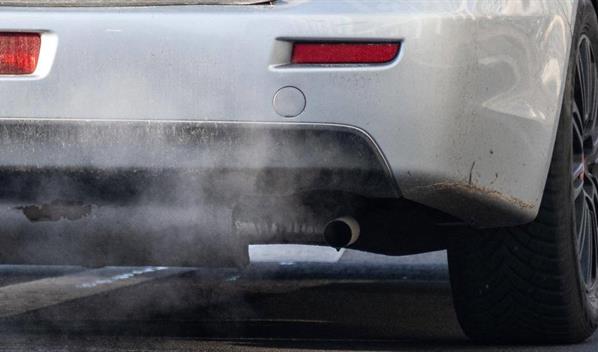 La UE renuncia a prohibir totalmente la venta de coches de combusti&oacute;n a partir de 2035