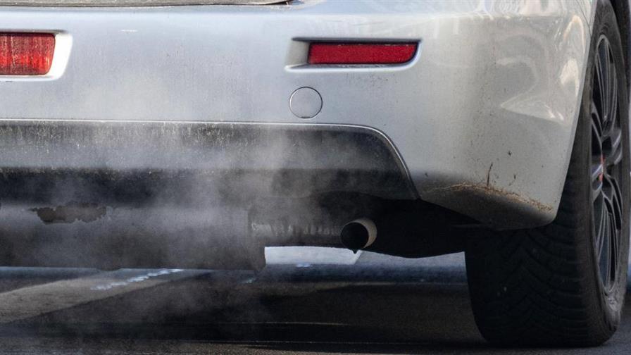 La UE renuncia a prohibir totalmente la venta de coches de combustión a partir de 2035 La UE renuncia a prohibir totalmente la venta de coches de combustión a partir de 2035