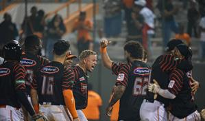 Video | Los Toros del Este extienden a cinco su racha de victorias y colocan su n&uacute;mero m&aacute;gico en uno