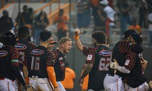 Video | Los Toros del Este extienden a cinco su racha de victorias y colocan su n&uacute;mero m&aacute;gico en uno