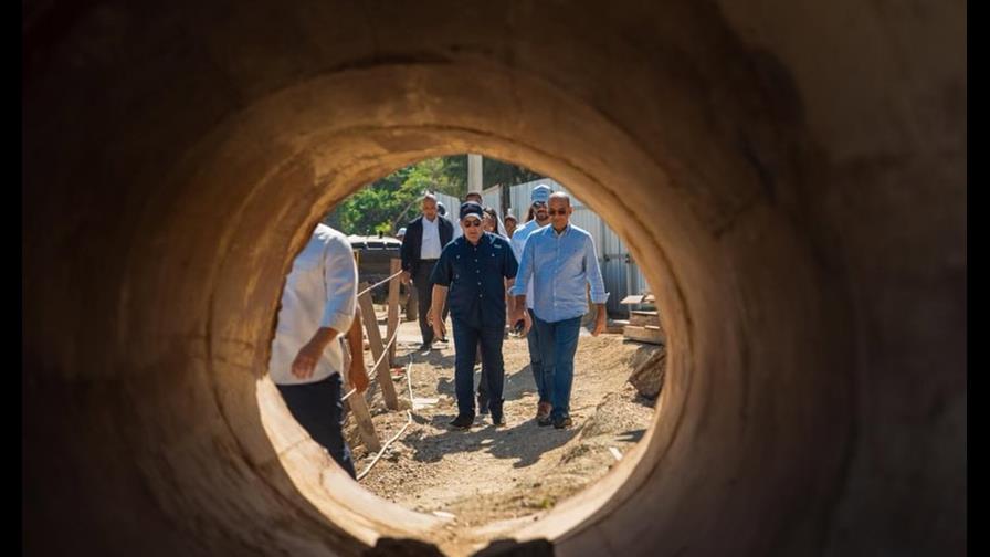 Paliza visita monorriel de Santiago y dice obra impulsará la movilidad Paliza visita monorriel de Santiago y dice obra impulsará la movilidad