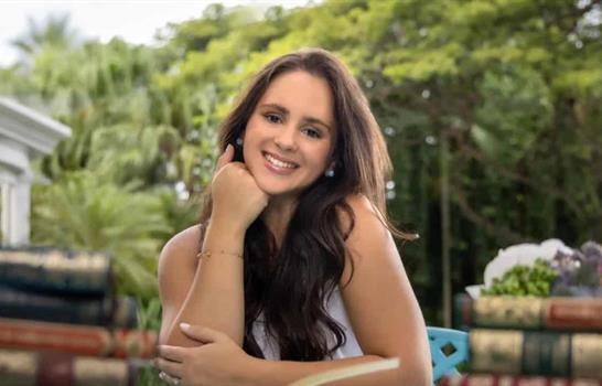 La poeta dominicana Rosa L&iacute;a Gilbert lanza poemario biling&uuml;e