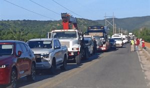 Paralizan las calles en Hato Nuevo tras anegaci&oacute;n de terrenos agr&iacute;colas por la presa de Monte Grande