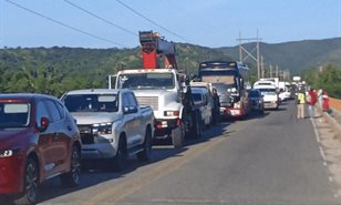 Paralizan las calles en Hato Nuevo tras anegaci&oacute;n de terrenos agr&iacute;colas por la presa de Monte Grande