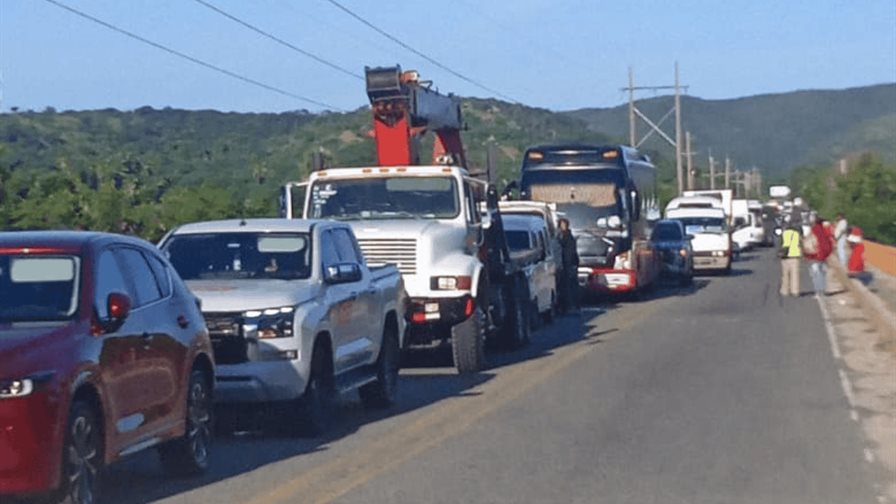 Paralizan las calles en Hato Nuevo tras anegación de terrenos agrícolas por la presa de Monte Grande Paralizan las calles en Hato Nuevo tras anegación de terrenos agrícolas por la presa de Monte Grande