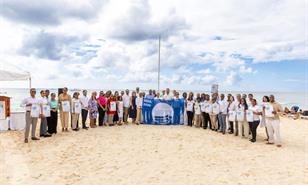 Siete playas en La Romana revalidan certificaci&oacute;n Bandera Azul 2025–2026